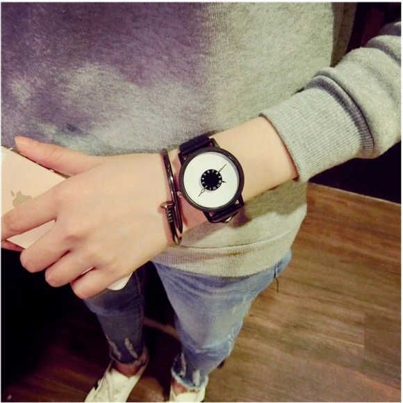 ❤️NEW❤️ Unisex Creative Leather Strap Quartz Watch - Picture 4 of 5